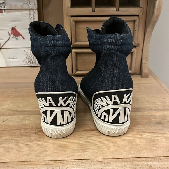 DKNY Connie Wedge Sneakers Denim Street Chic High-top Size 10 Exposed Zipper - Picture 2 of 9